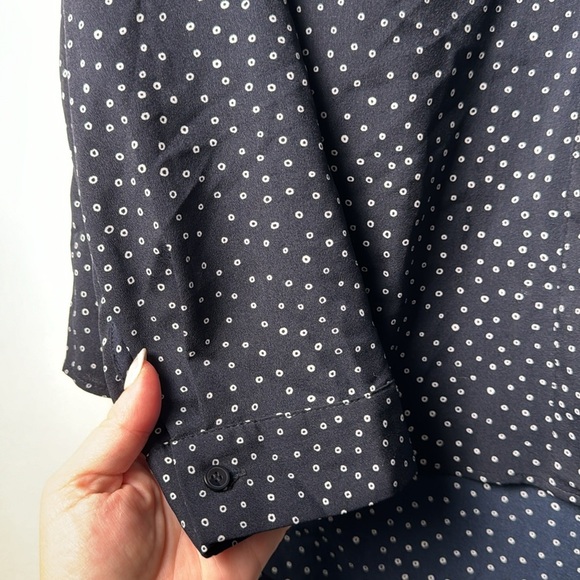 EUC Talbots Navy Hidden Button Down Business Casual Blouse Size Medium - Picture 4 of 8